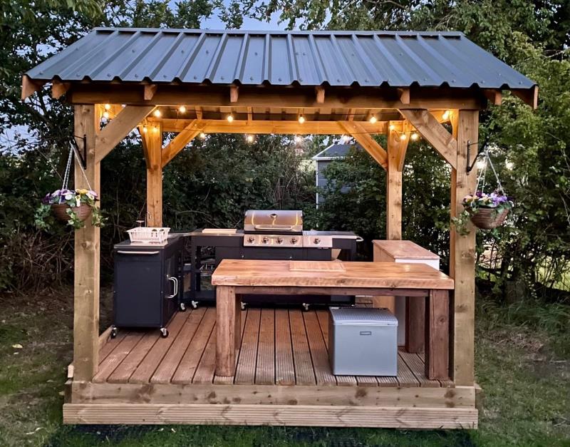 Outdoor Kitchen