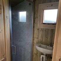Ensuite shower / toilet