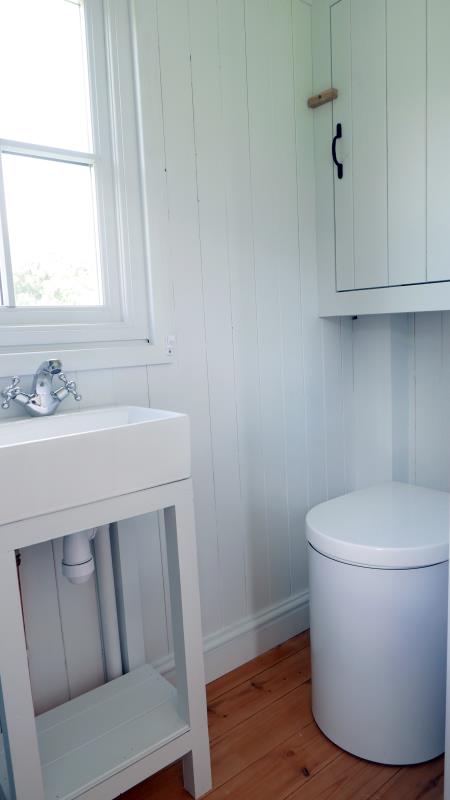 Ensuite composting loo