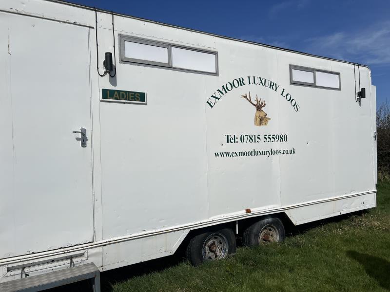 Luxury toilet trailer