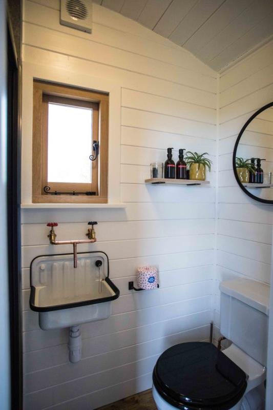 washing basin and toilet