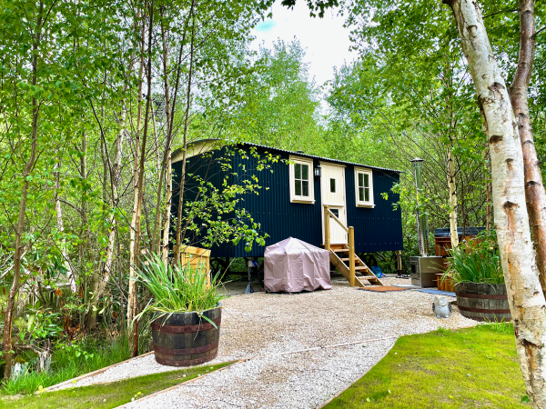 The Hollow Shepherd Hut at Hart Lake Escapes