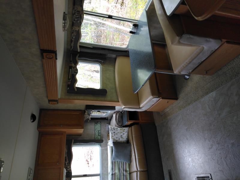 Lounge/Dining Area