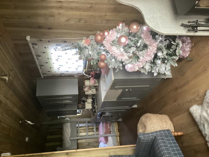 Stays in the hut all year round