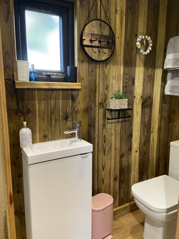 The bathroom in the hut